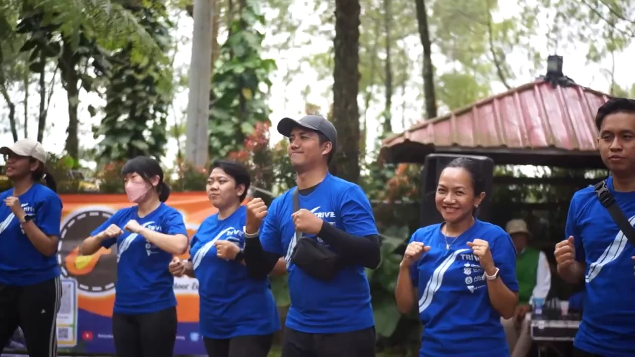 Aktivitas team building perusahaan di lokasi outbound Malang yang asri
