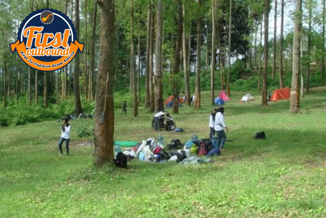 Lokasi paket gathering Malang di Coban Rondo dengan suasana alam terbuka