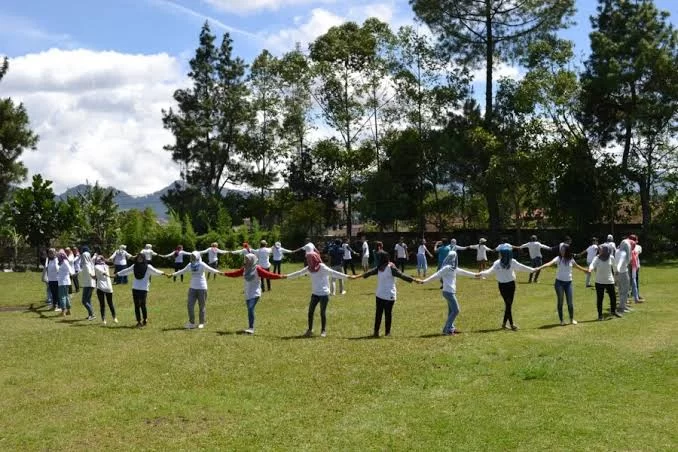Pengertian kegiatan outbound dan manfaatnya bagi pengembangan SDM perusahaan