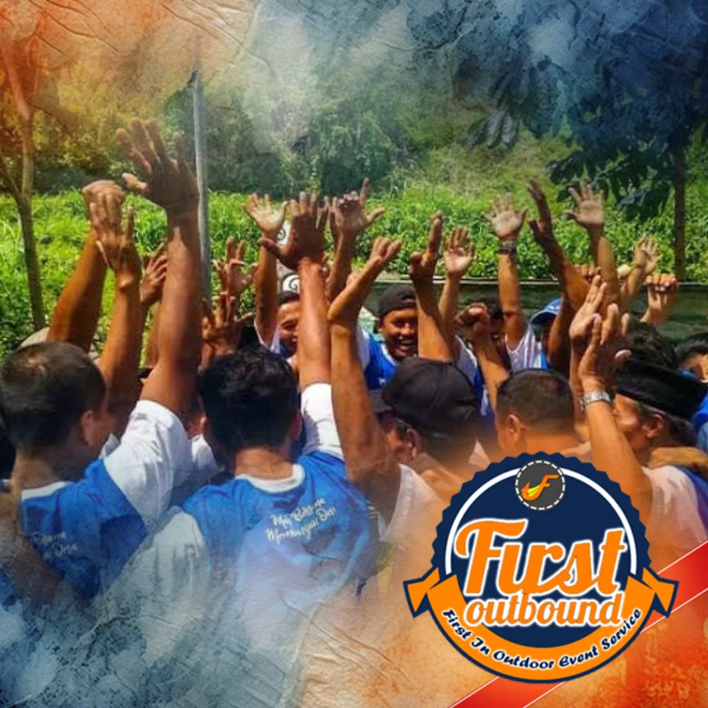 Karyawan perusahaan menikmati outing kantor fun day di Malang bersama tim First Outbound