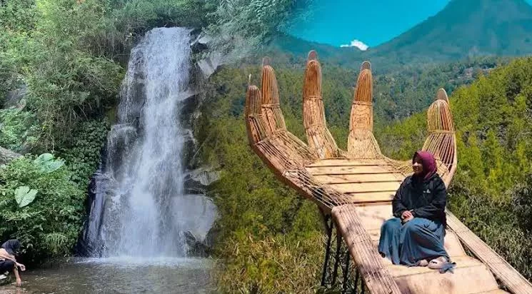 Spot foto tangan raksasa di Coban Putri, pilihan tempat outbound di Malang yang asri untuk kelompok kecil.