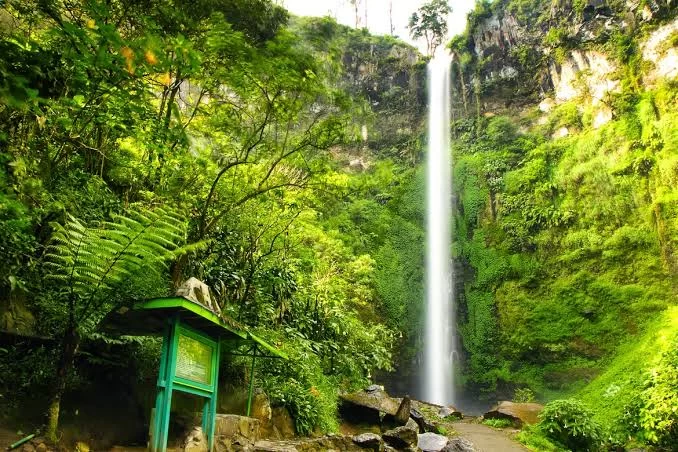 Air terjun coban Rais, temoan healing populer di malang