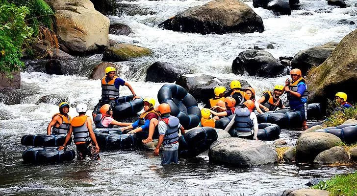 Arus deras sungai di Ledok amprong cocok untuk aktifitas river tubing