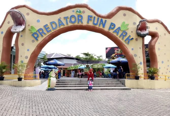 Predator Fun Park Batu - gerbang utama
