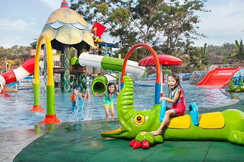 Waterboom dan trampolin untuk anak