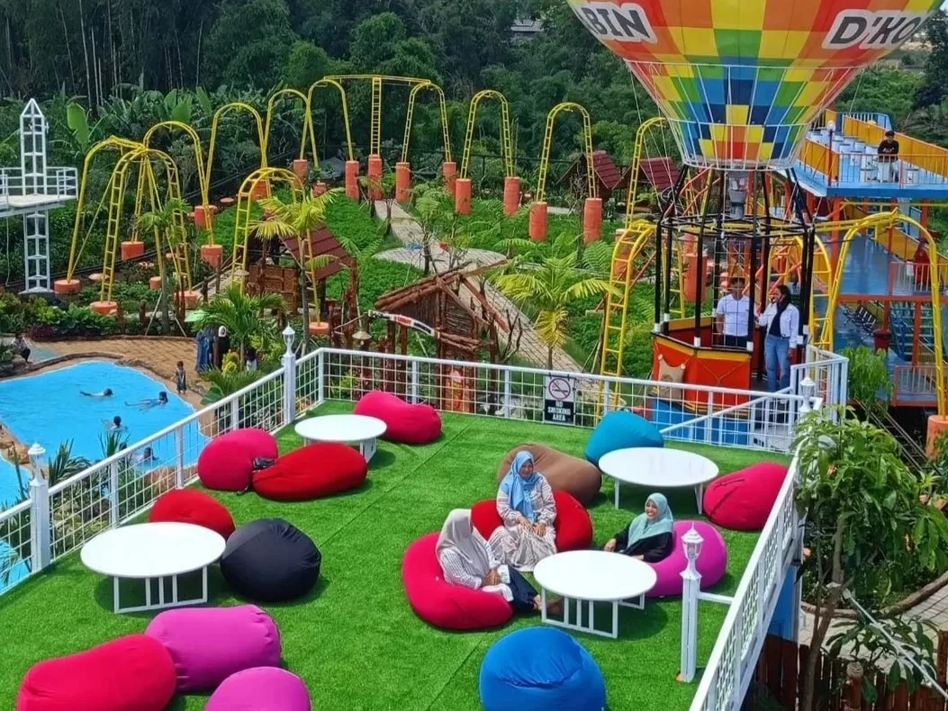 Area santai orang tua saat menunggu anak mengikuti outbound di D’Kopi Sabin