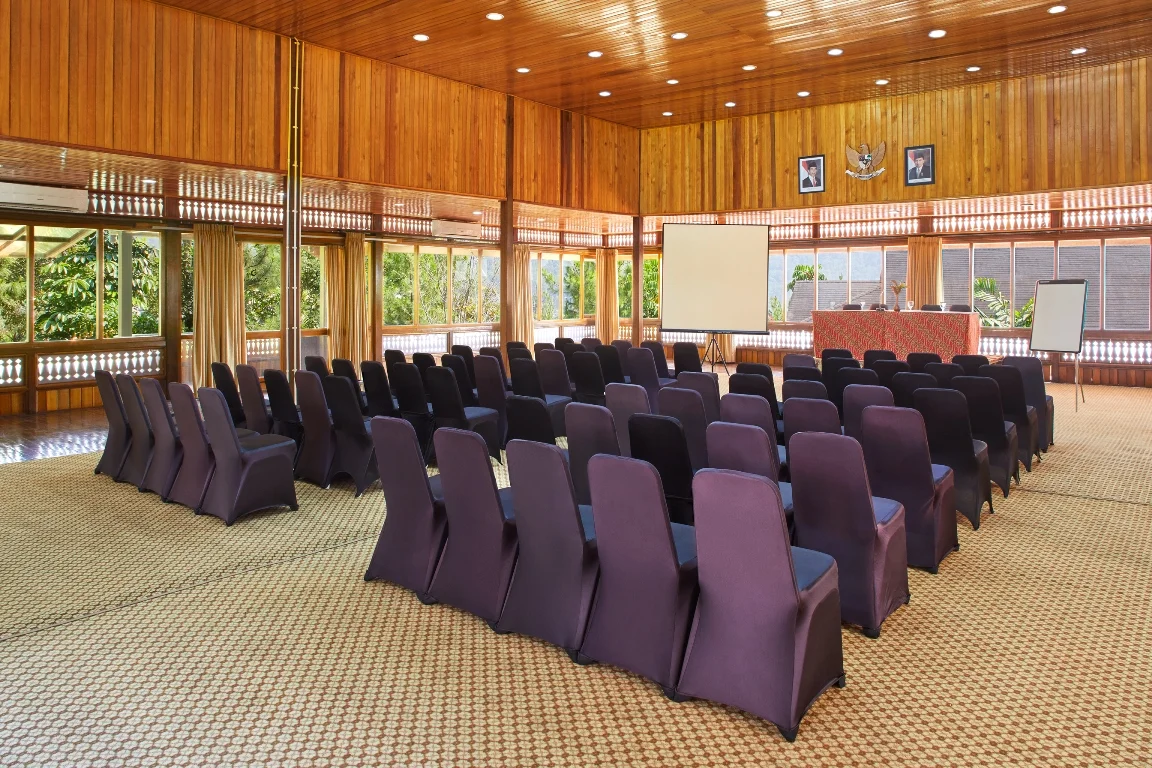 Tempat outbound Malang dengan fasilitas meeting room yang nyaman dan modern