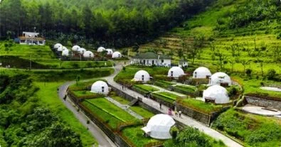 Glamping Lembah Indah Malang dengan dome estetik untuk paket outbound dan corporate gathering