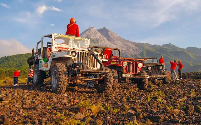 outing kantor batu malang dengan pemandangan pegunungan dan panorama alam batu untuk kegiatan corporate