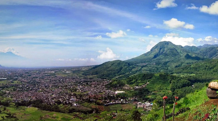 villa dekat taman langit batu malang untuk keluarga dan rombongan dengan suasana sejuk