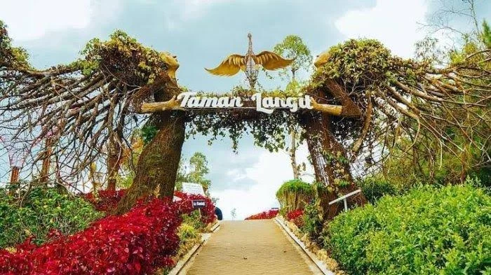 taman langit malang dengan suasana pegunungan dan view awan untuk spot foto instagramable