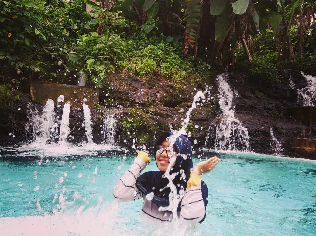 pantai instagramable malang teluk bidadari spot foto aesthetic sunrise sunset