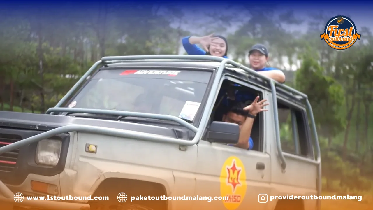 Peserta amazing race adventure offroad paket outbound Malang melaju di trek menantang bersama First Outbound