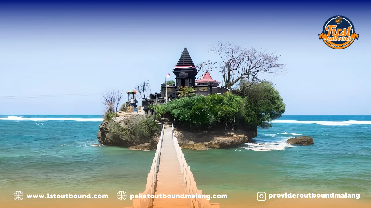 Outbound di Pantai Balekambang Malang Selatan dengan pemandangan alam laut